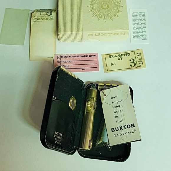 Buxton Other - Vintage Buxton Key-Tainer with Flashlight -Never Used